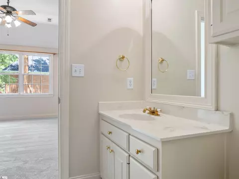 Bath - 320 Tarrigart Dr, Moore, SC 29369 photo 3 of 4