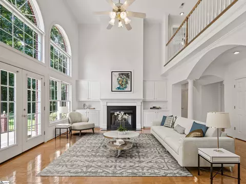 Living - 320 Tarrigart Dr, Moore, SC 29369 photo 2 of 7