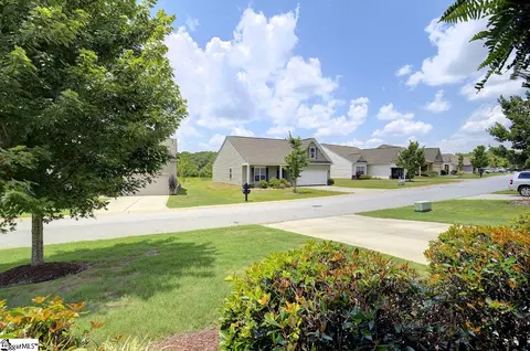 142 Caledonia Dr, Easley, SC 29642 photo 4