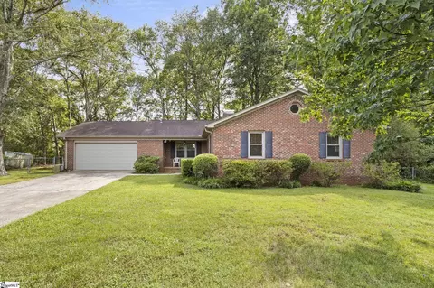 4 Oak Park Ct, Mauldin, SC 29662