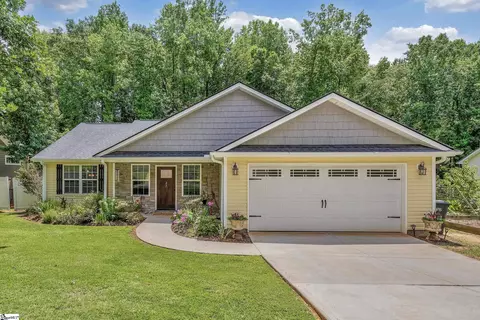 27 Daughtry Ct, Travelers Rest, SC 29690
