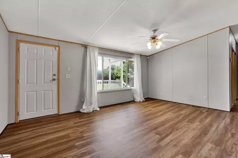 114 Crest Ln, Easley, SC 29640 photo 2