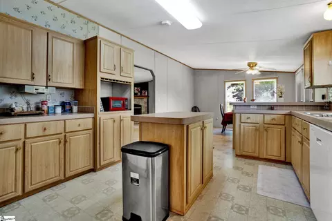 114 Crest Ln, Easley, SC 29640 photo 12