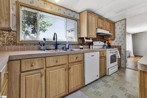 114 Crest Ln, Easley, SC 29640 photo 10