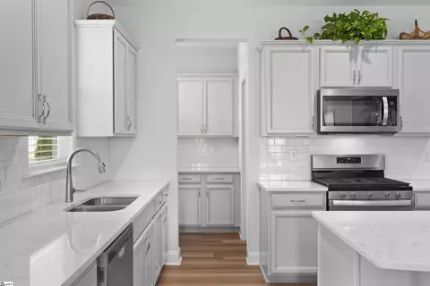 Kitchen - 1 Townsend Ave, Greer, SC 29651 photo 4 of 4