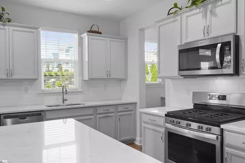 Kitchen - 1 Townsend Ave, Greer, SC 29651 photo 3 of 4