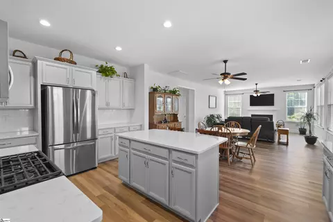 Kitchen - 1 Townsend Ave, Greer, SC 29651 photo 2 of 4