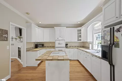 Kitchen - 214 Brashears Rd, Campobello, SC 29322 photo 1 of 3