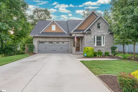 7 Nakkol Dr, Simpsonville, SC 29680
