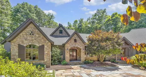 15 Lookout Ridge Dr, Travelers Rest, SC 29690
