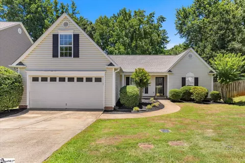 119 Crown Empire Ct, Simpsonville, SC 29681