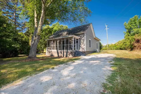 101 Fairview St, Clover, SC 29710