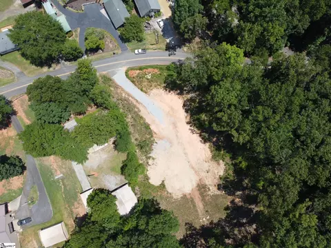 802 Mcfalls Cir, Anderson, SC 29621 photo 3
