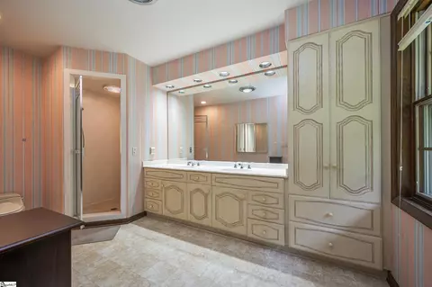 Bath - 601 Ridge Top Rd, Tryon, NC 28782 photo 2 of 4
