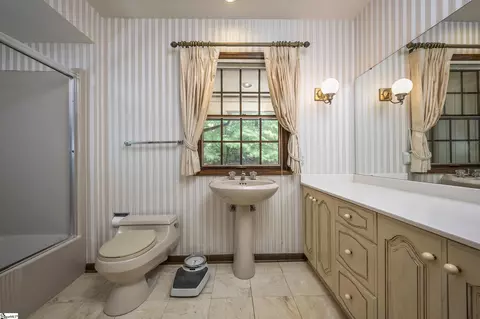 Bath - 601 Ridge Top Rd, Tryon, NC 28782 photo 3 of 4