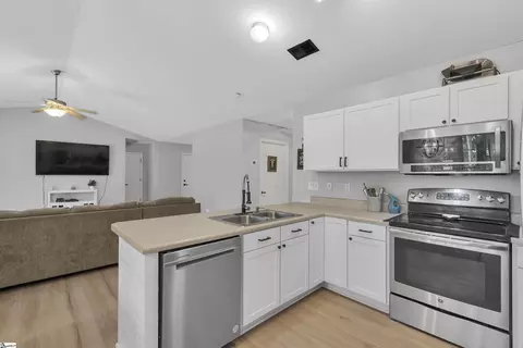 Kitchen - 628 Geranium Ln, Lyman, SC 29365 photo 2 of 2