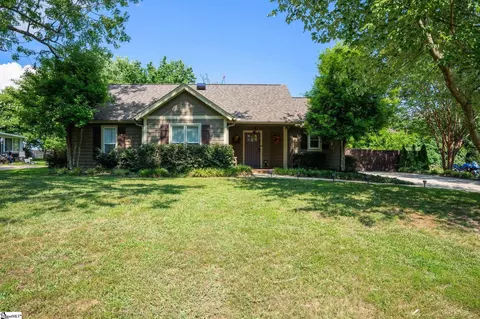 203 Walker Way, Simpsonville, SC 29681