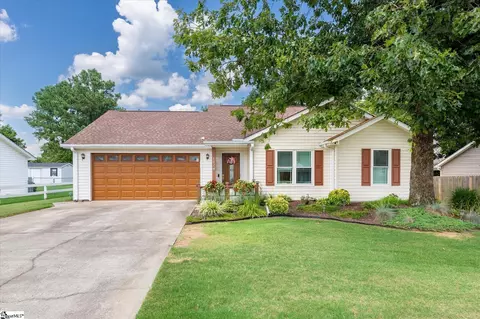 402 Ariel Ct, Fountain Inn, SC 29644