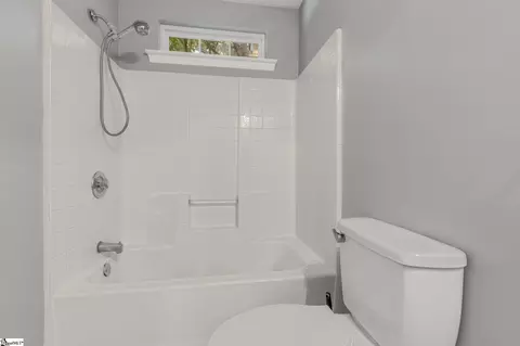 Bath - 112 Trident Ct, Anderson, SC 29621 photo 2 of 3