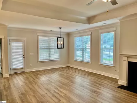 Living - 403 Plumblee Ln, Easley, SC 29642 photo 4 of 5