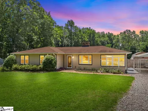 111 Beechwood Dr, Inman, SC 29349