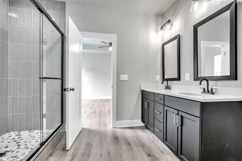 Bath - 111 Clayton St, Greer, SC 29650 photo 2 of 2