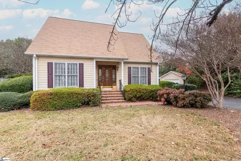 102 Ridge Rd, Greenville, SC 29607