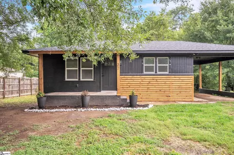 32 Park St, Pelzer, SC 29669