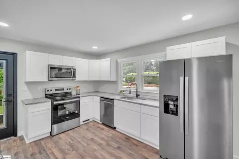 Kitchen - 32 Park St, Pelzer, SC 29669 photo 2 of 2