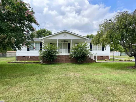 479 Cinnamon Ridge Dr, Inman, SC 29349