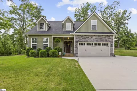 135 Robertson Cir, Travelers Rest, SC 29690