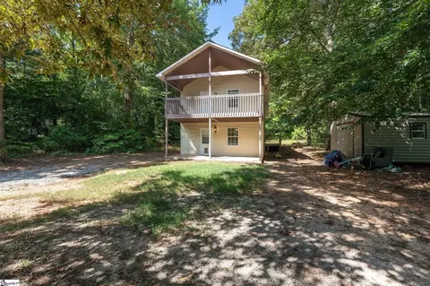 147 Dixie Dr, Gray Court, SC 29645