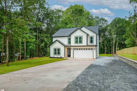 10 Fort Prince Ct, Wellford, SC 29385