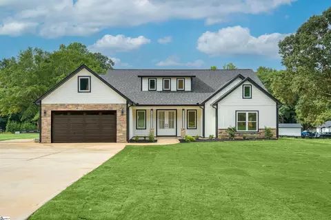 205 Fort Prince Dr, Wellford, SC 29385