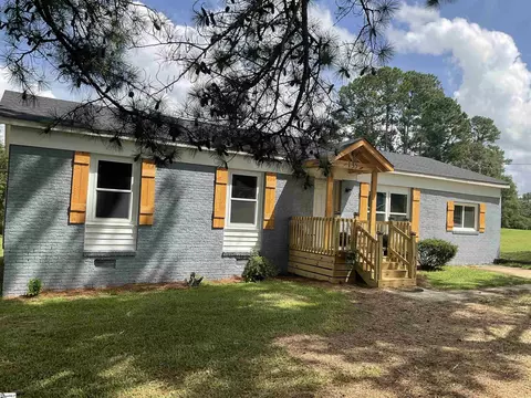 135 Sherman Dr, Laurens, SC 29360