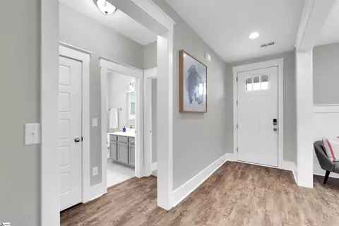 4 Townsend Ave, Greer, SC 29651 photo 8