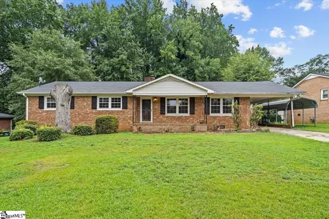 108 Hartsville Dr, Taylors, SC 29687