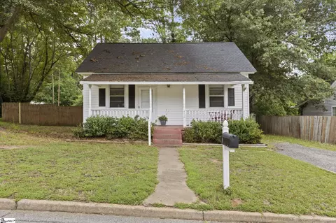 412 Connecticut Ave, Greer, SC 29650