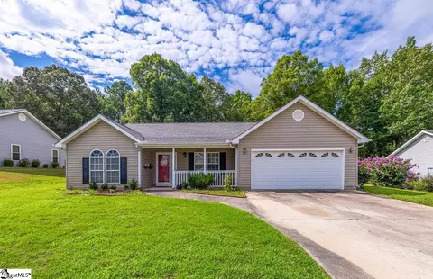 607 Very Fine Dr, Fountain Inn, SC 29644