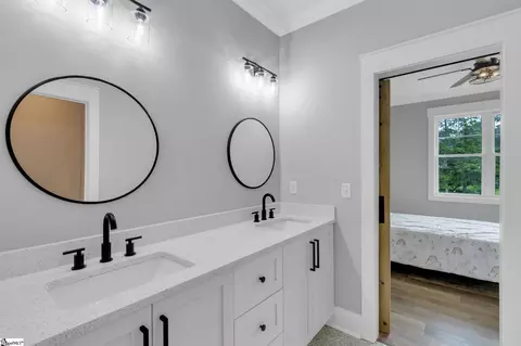 Bath - 404 Spearman Rd, Williamston, SC 29697 photo 3 of 5