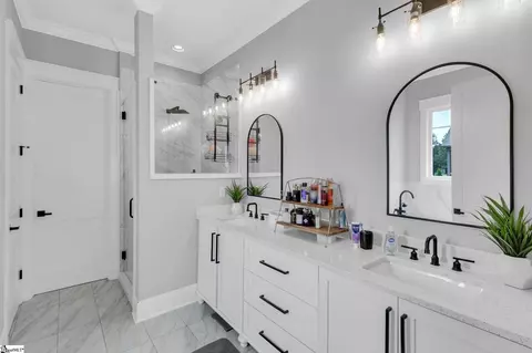 Bath - 404 Spearman Rd, Williamston, SC 29697 photo 1 of 5
