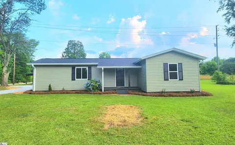1138 Bates Crossing Rd, Travelers Rest, SC 29690