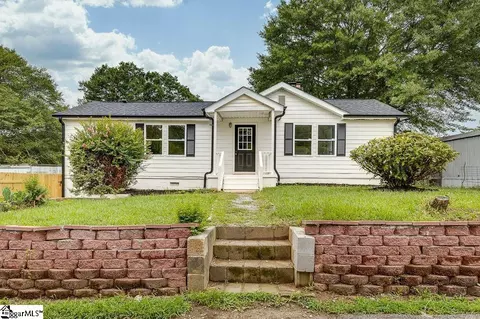 4 Wynette Ave, Taylors, SC 29687