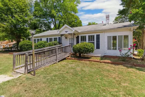 313 E Florida St, Clinton, SC 29325