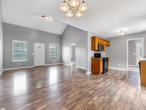 Living - 104 E King Rd, Greer, SC 29651 photo 4 of 4