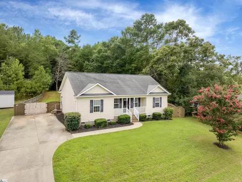 104 E King Rd, Greer, SC 29651
