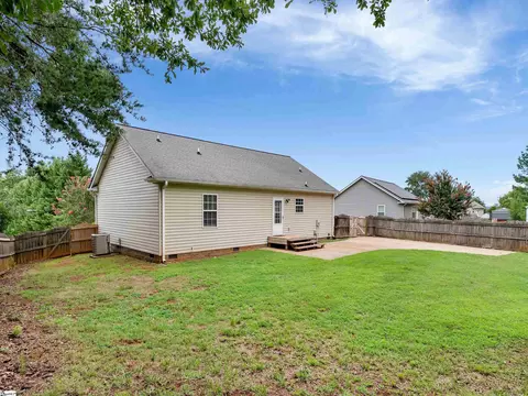 Exterior - 104 E King Rd, Greer, SC 29651 photo 6 of 7