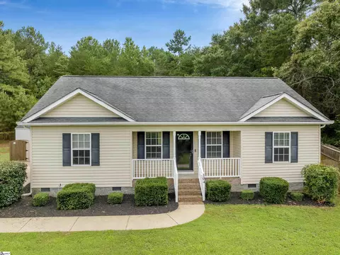 Exterior - 104 E King Rd, Greer, SC 29651 photo 1 of 7