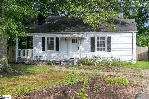 202 Cumberland Ave, Greenville, SC 29607
