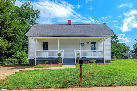435 Buncombe St, Woodruff, SC 29388